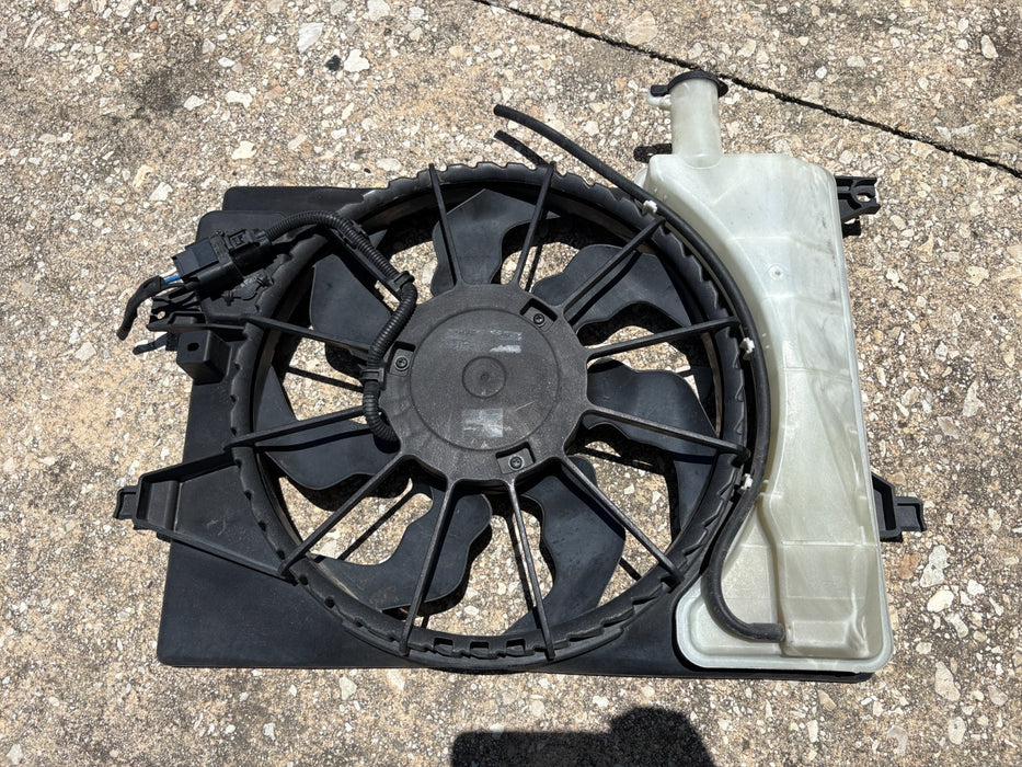 2011-2015 Hyundai Elantra 1.8L Radiator Cooling Fan Motor Assembly OEM