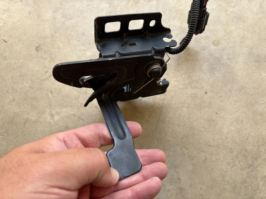 2007-2013 GMC Sierra Yukon Silverado Cadillac Front Hood Latch Release #20761108