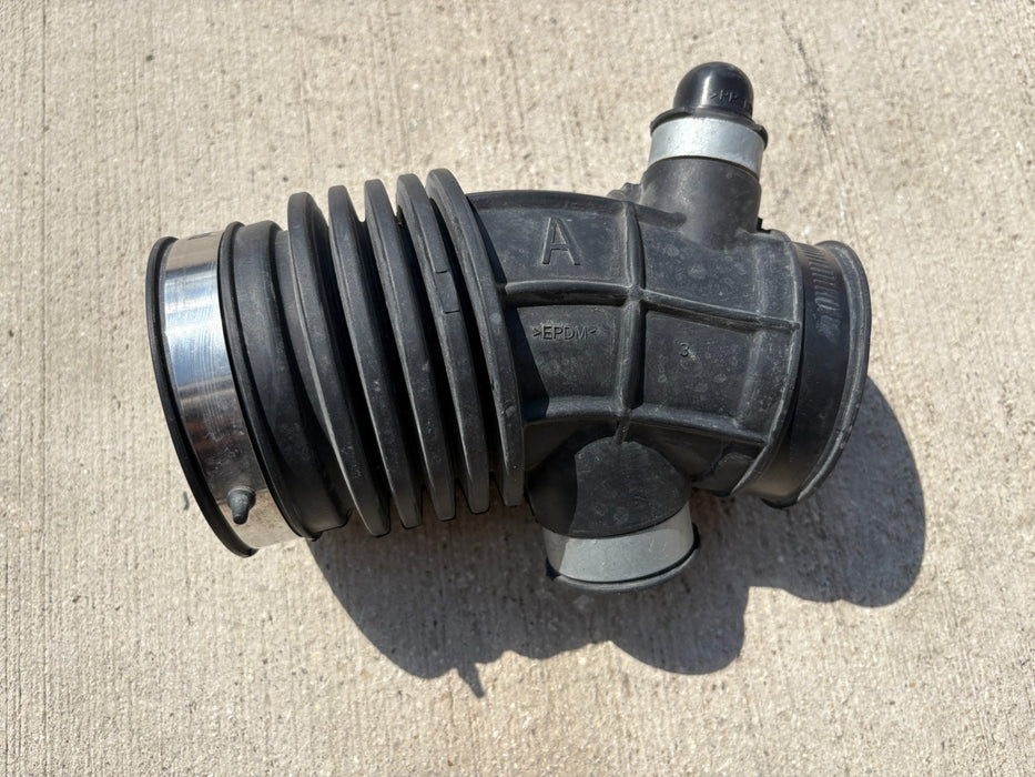 2014-2020 Nissan Rogue 2.5L Engine Air Intake Hose