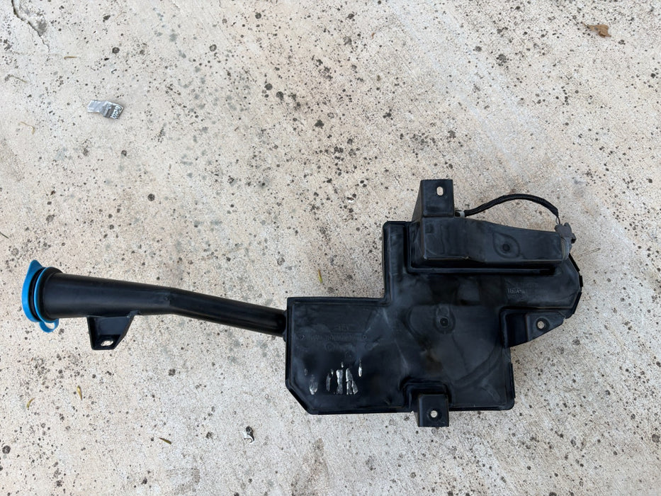 2016 - 2022 HONDA PILOT WINDSHIELD WASHER RESERVOIR TANK OEM
