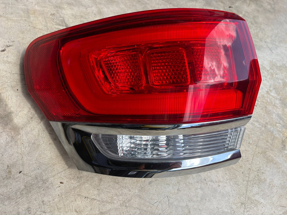 2014-2018 JEEP GRAND CHEROKEE LEFT SIDE TAIL LIGHT OEM P68110017AF
