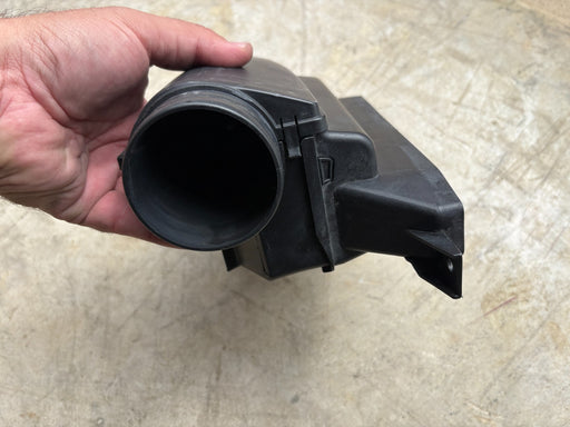 2009 2010 2011 2012 Volkswagen CC AIR INTAKE BOX DUCT INLET TUBE 1K0805962E OEM
