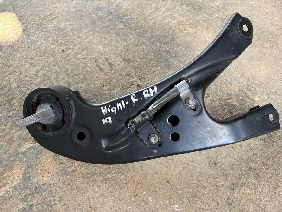 2015-2019 TOYOTA HIGHLANDER REAR RIGHT LOWER CONTROL TRAILING ARM ASSEMBLY
