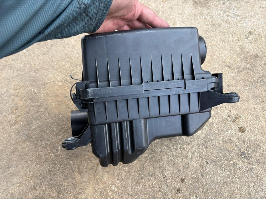 2011-2016 Hyundai Elantra Air Cleaner Filter Box Assembly 1.8L