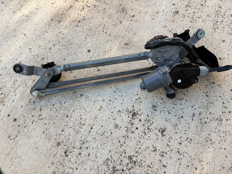2013 - 2018 Toyota RAV4 Windshield Wiper Motor OEM