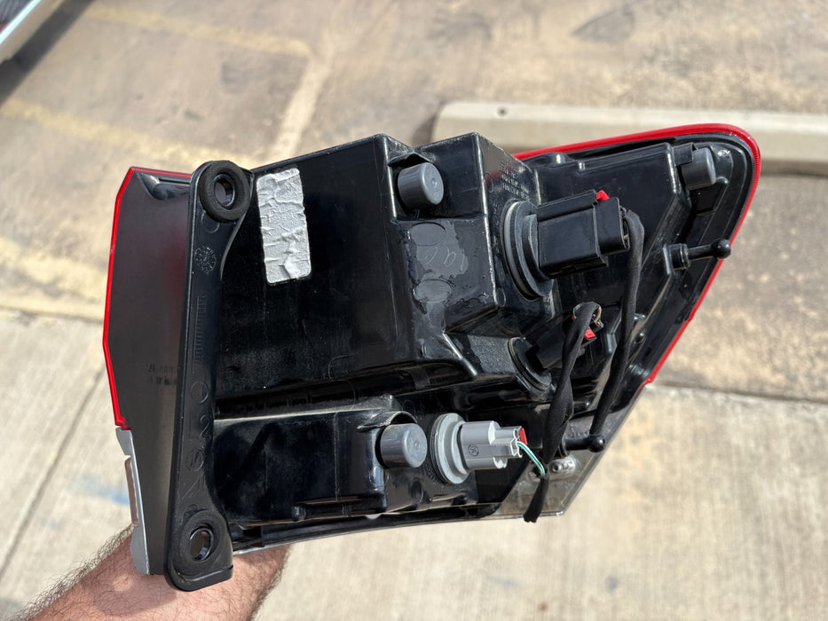 2020-2022 JEEP GRAND CHEROKEE Left Driver Side Outer Taillight P68471329AA OEM