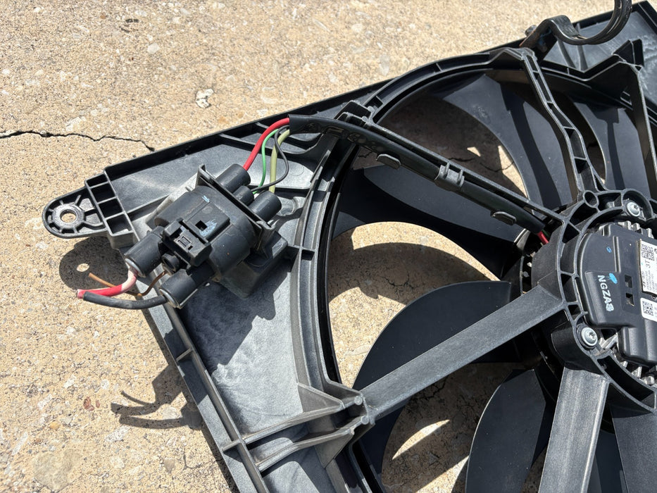 2019-2020 HYUNDAI SANTA FE 2.4L RADIATOR COOLING FAN ASSEMBLY OEM 25304S2500