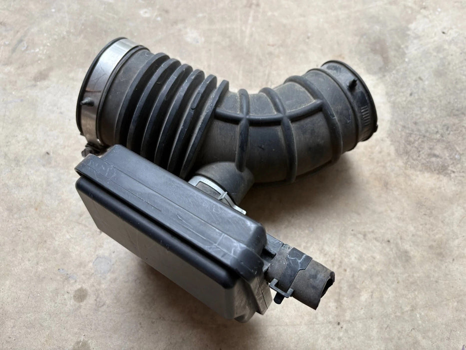 OEM, 2013-2015 Nissan Alrima 2.5L Sedan AIR CLEANER INTAKE TUBE HOSE 3930-40