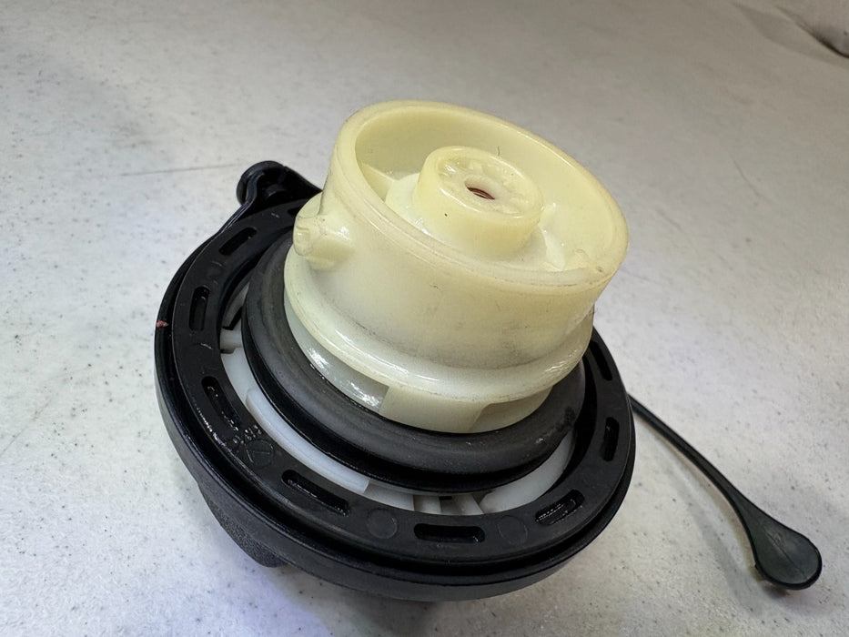 2017 - 2020 KIA RIO FUEL FILLER TANK CAP GAS LID OEM