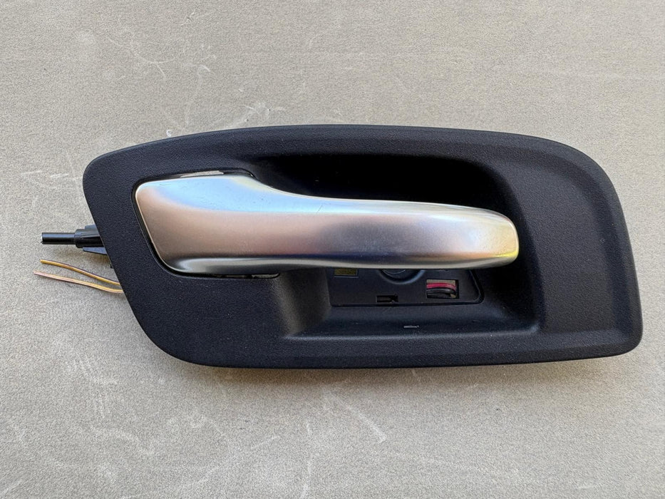 2015-2023 CHRYSLER 300 FRONT LEFT SIDE INTERIOR DOOR HANDLE OEM