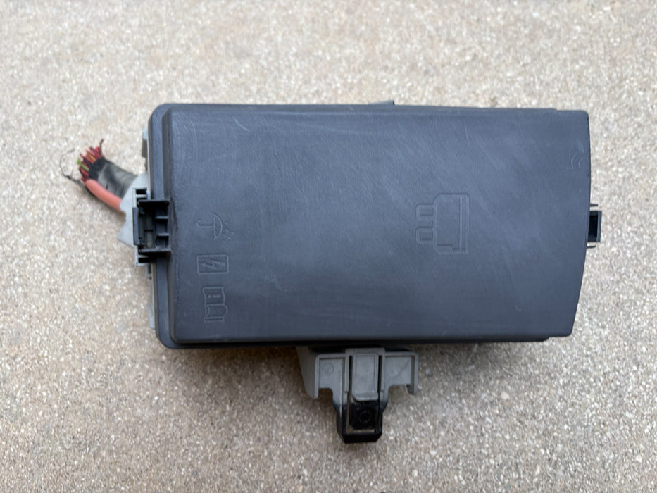 2018 - 2023 Volkswagen Atlas 3.6L Fuse Box Engine Compartment OEM