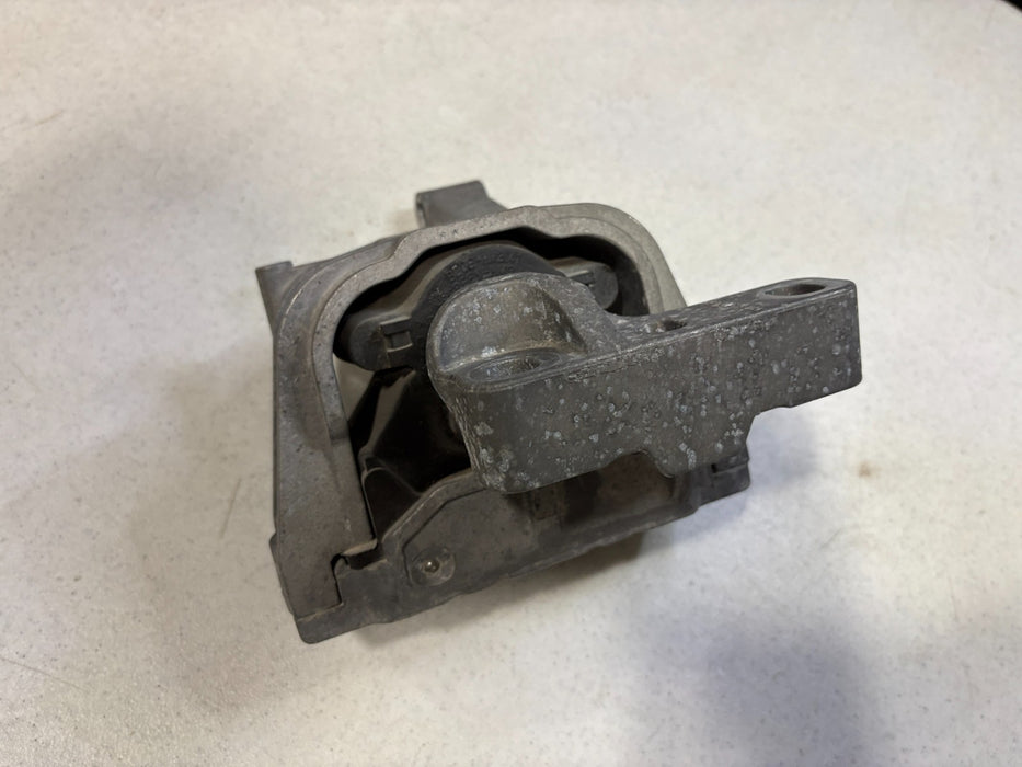 2015-2018 AUDI Q3 RIGHT PASSENGER ENGINE MOTOR MOUNT BRACKET OEM