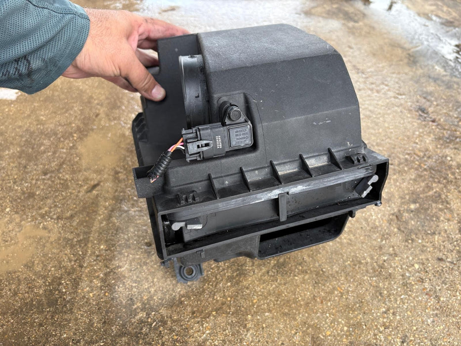 2016, 2017, 2018 Kia Sorento 3.3L Air Cleaner OEM