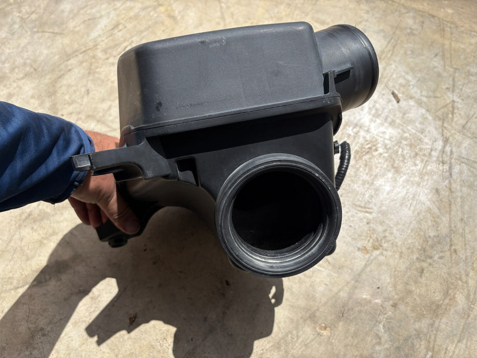 2017 - 2025 CHRYSLER PACIFICA 3.6L ENGINE AIR CLEANER HOUSING BOX