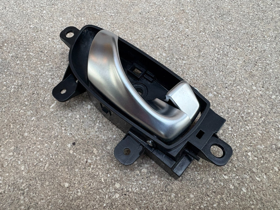 2014 - 2024 INFINITI Q50 FRONT RIGHT INTERIOR INSIDE DOOR HANDLE OEM