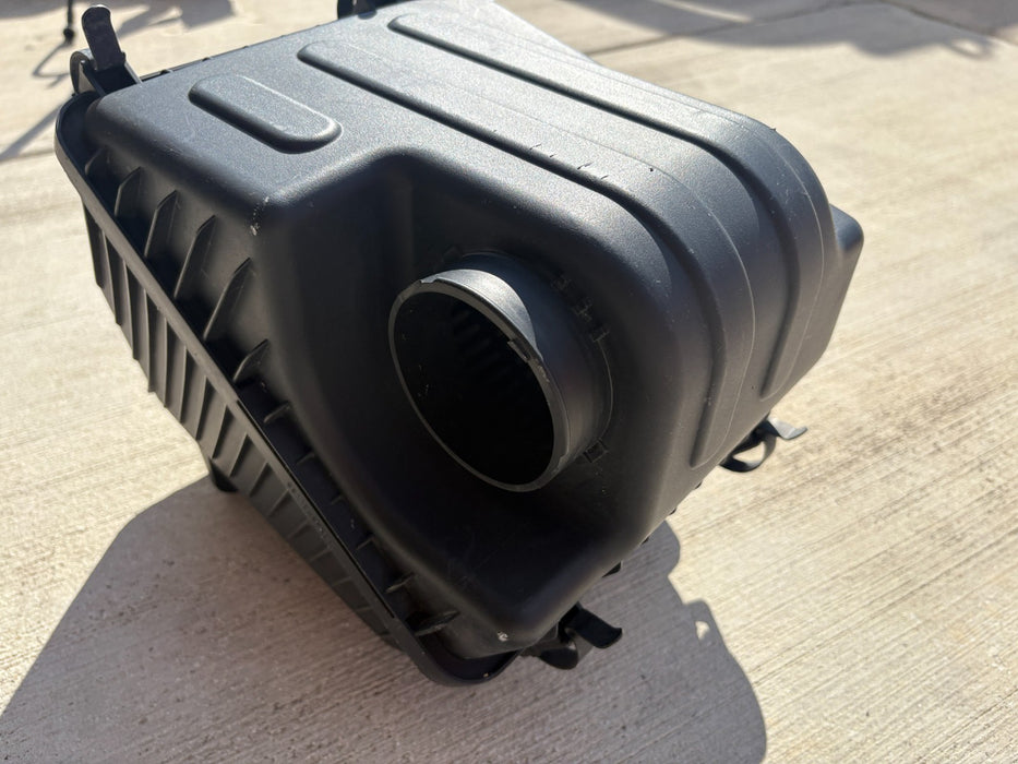 2011-2013 Sorento & 2010-2012 Santa Fe 2.4L Air Intake Cleaner Filter Box, OEM