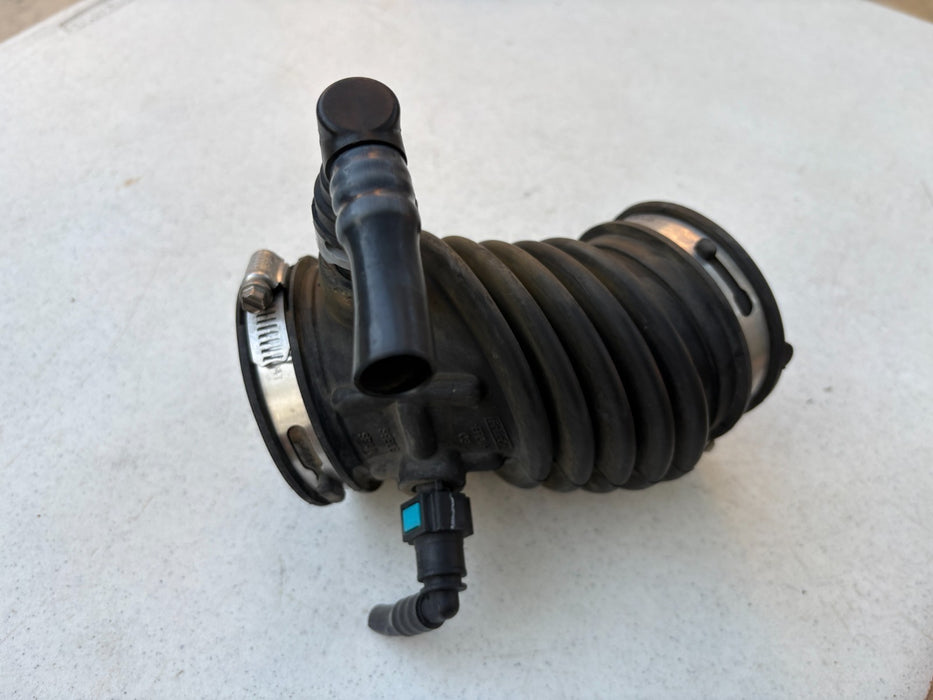 2013-2016 FORD ESCAPE 2.5L ENGINE AIR CLEANER OUTLET DUCT INTAKE HOSE TUBE OEM