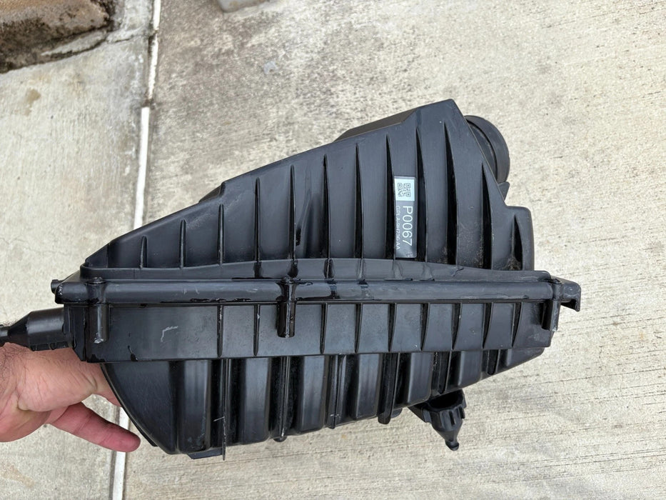 2013-2018 Ranger Rover 5.0L L405 Left Driver Air Filter Box Engine Intake, OEM