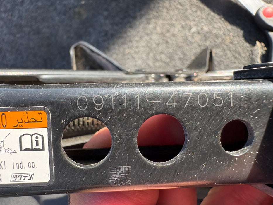 2019 - 2025 TOYOTA COROLLA JACK LIFT OEM 09111-47051