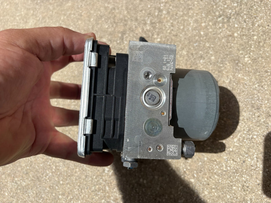2020 - 2022 Chevrolet Equinox ABS Anti Lock Brake Pump 84825144 OEM