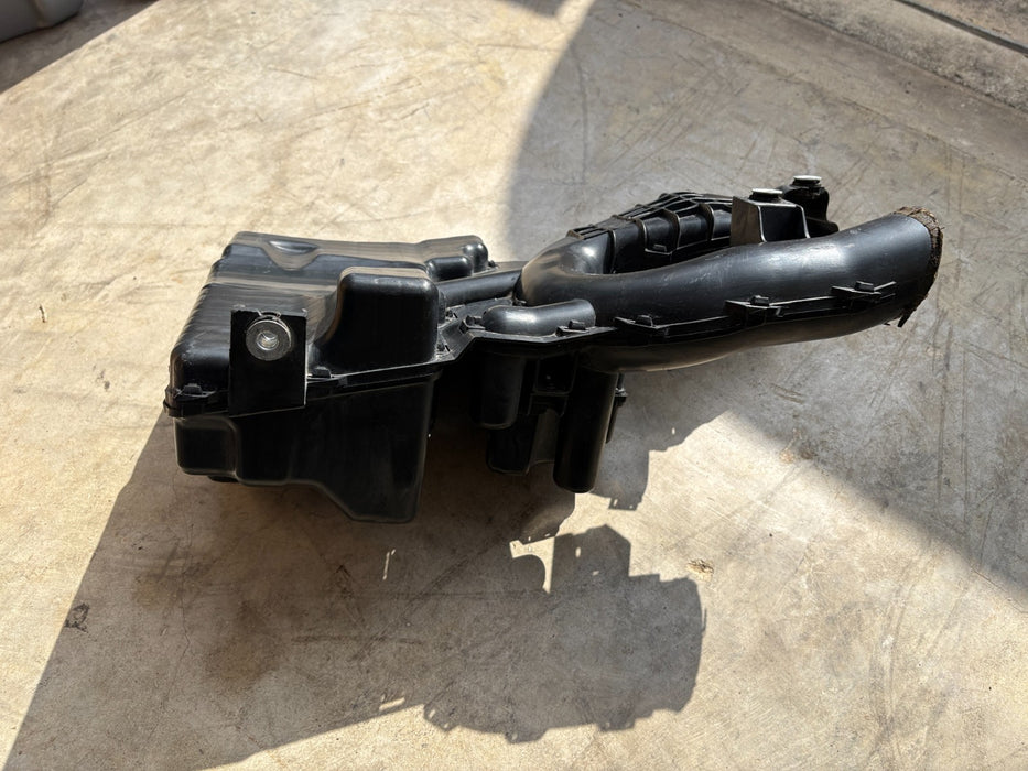 2013-2018 Nissan Sentra Engine Air Intake Resonator Assembly 3RC21R OEM