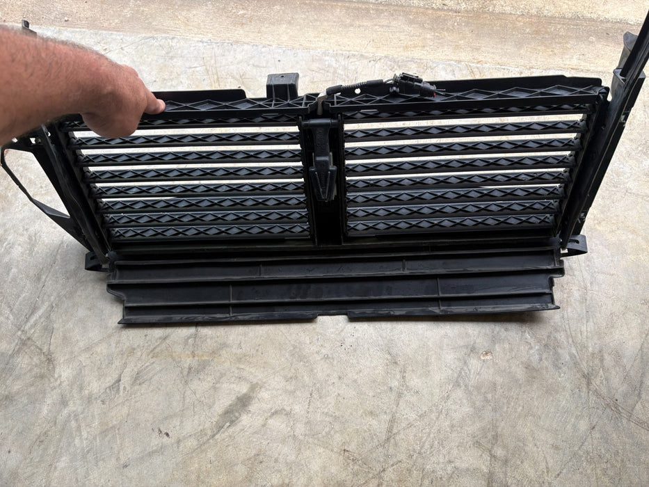 2018 - 2021 GMC TERRAIN RADIATOR AIR DUCT ACTIVE GRILLE AIR SHUTTER OEM