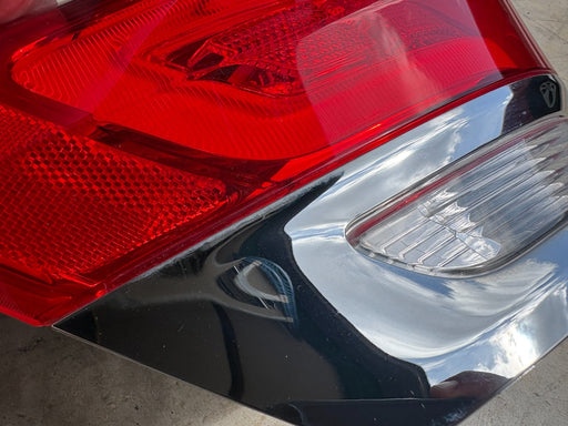 2014-2018 JEEP GRAND CHEROKEE LEFT SIDE TAIL LIGHT OEM P68110017AF