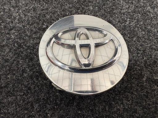 TOYOTA Camry WHEEL RIMS CENTER HUB CAP CAP SILVER BASE CHROME LOGO 62MM