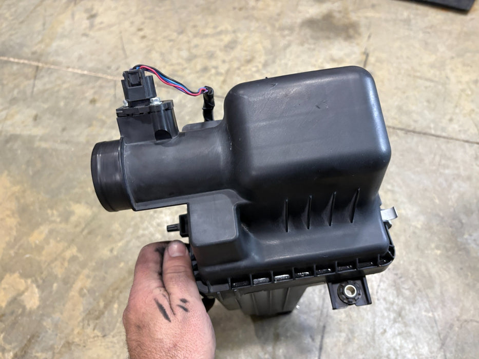 2018 - 2023 Nissan Kicks 1.6L Air Cleaner Intake Filter Box Assembly OEM