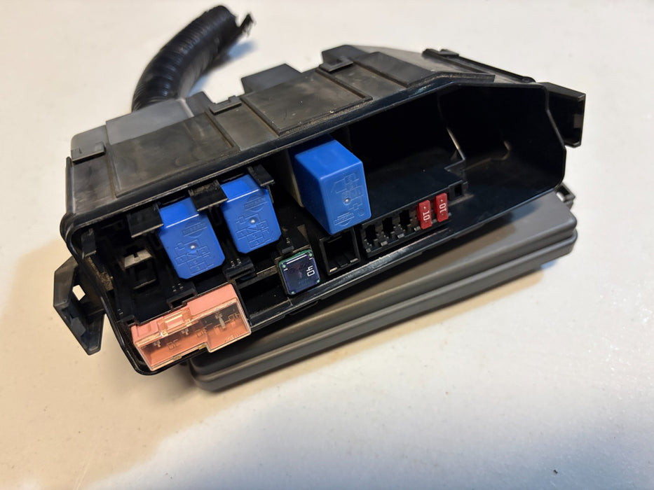 2014 - 2018 Nissan Rogue 2.5L Fusible Link Fuse Box Shell OEM