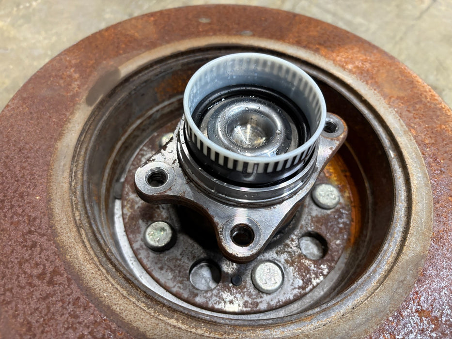 2012-2017 Hyundai Azera Rear Wheel Hub Assembly With Brake Rotor OEM