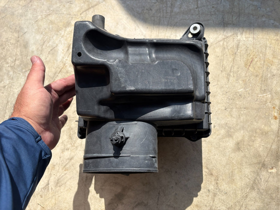 2018-2024 GMC TERRAIN 1.5L ENGINE MOTOR AIR FILTER CLEANER BOX OEM 84640370