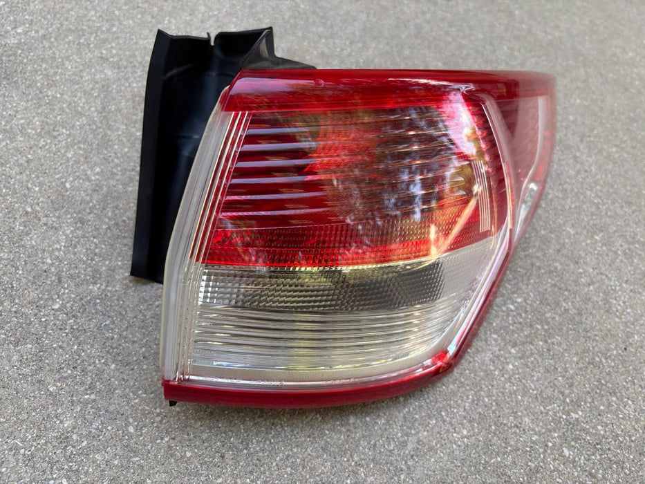 2013 - 2016 Ford Escape Right Passenger RH Side Tail Light OEM