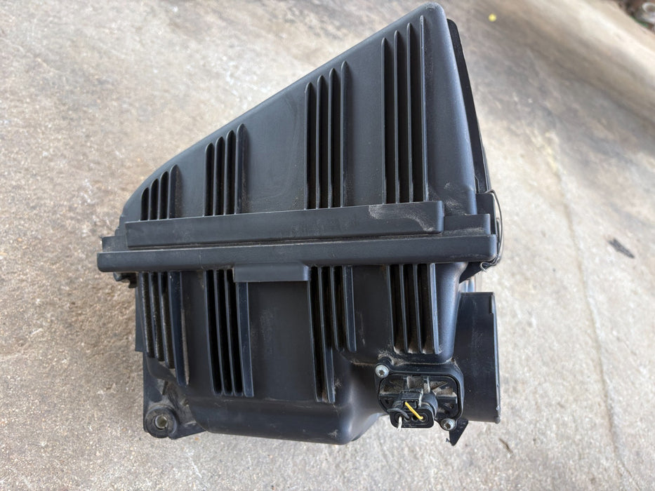 2013 - 2018 BMW X4 AIR INTAKE CLEANER BOX ASSEMBLY OEM