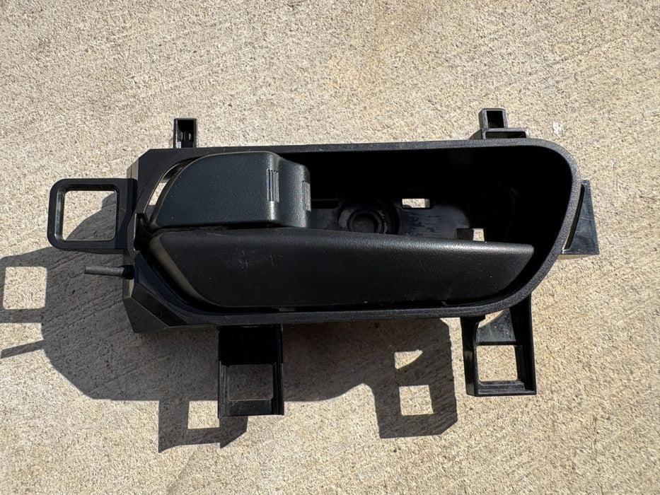 2020-2025 Nissan Versa FRONT LEFT DRIVER SIDE DOOR INNER HANDLE #806715RB1A OEM