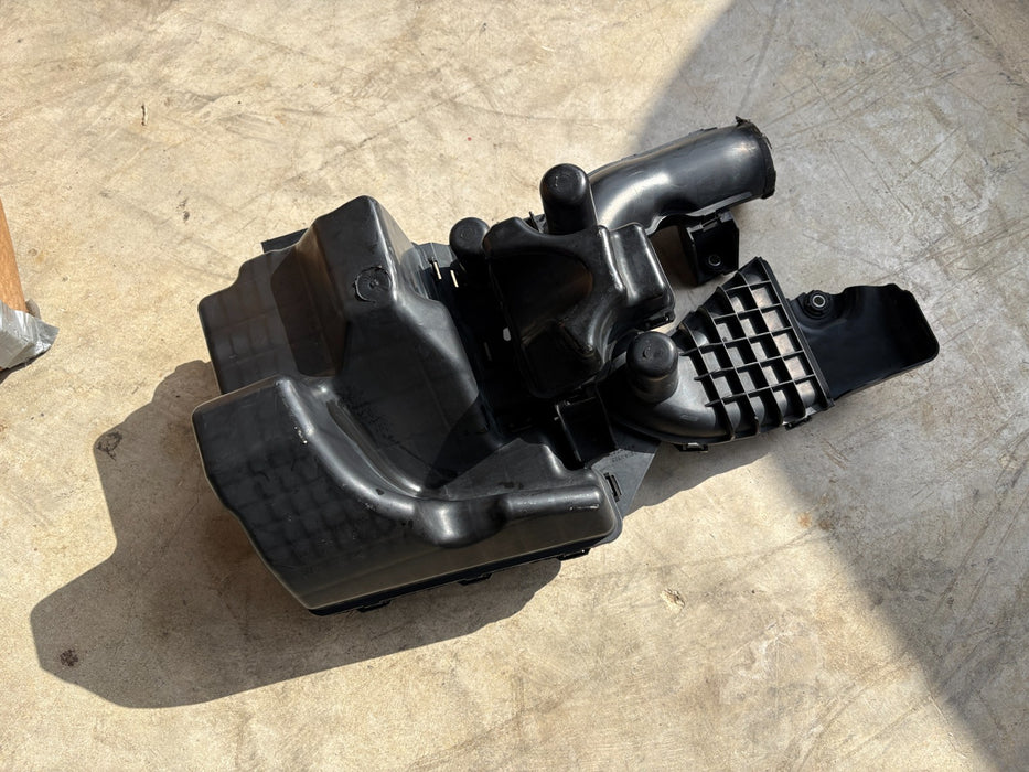 2013-2018 Nissan Sentra Engine Air Intake Resonator Assembly 3RC21R OEM