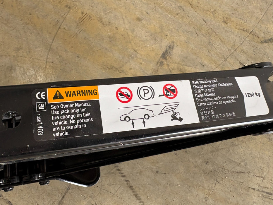 2013, 2014, 2015, 2016, 2017, 2018, 2019 Buick Encore Tire Jack 1250 Kg no tools