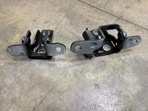 SET OF 2 2014-2024 RAM 1500 FRONT RIGHT SIDE DOOR UPPER & LOWER HINGE OEM