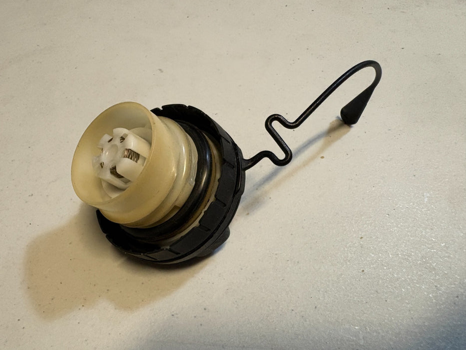 2013-2017 LEXUS ES350 FUEL TANK ACCESS GAS FILLER CAP OEM