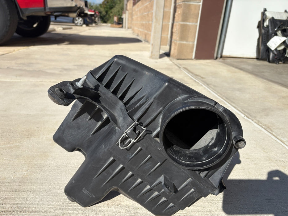 2011-2016 Dodge Grand Caravan Mopar Air Cleaner Filter Housing, OEM #4861729AB