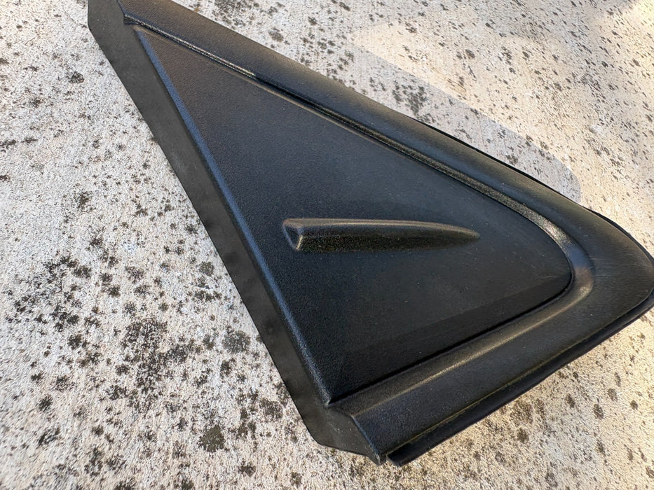 2019-2025 TOYOTA COROLLA FRONT RIGHT SIDE FENDER CORNER TRIM OEM 60117-02210