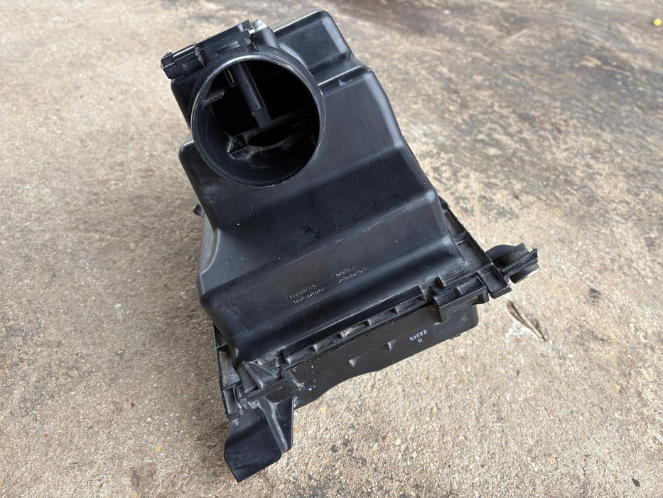 2015-2016 Honda CRV 2.4L Air Cleaner Intake Box Assembly OEM