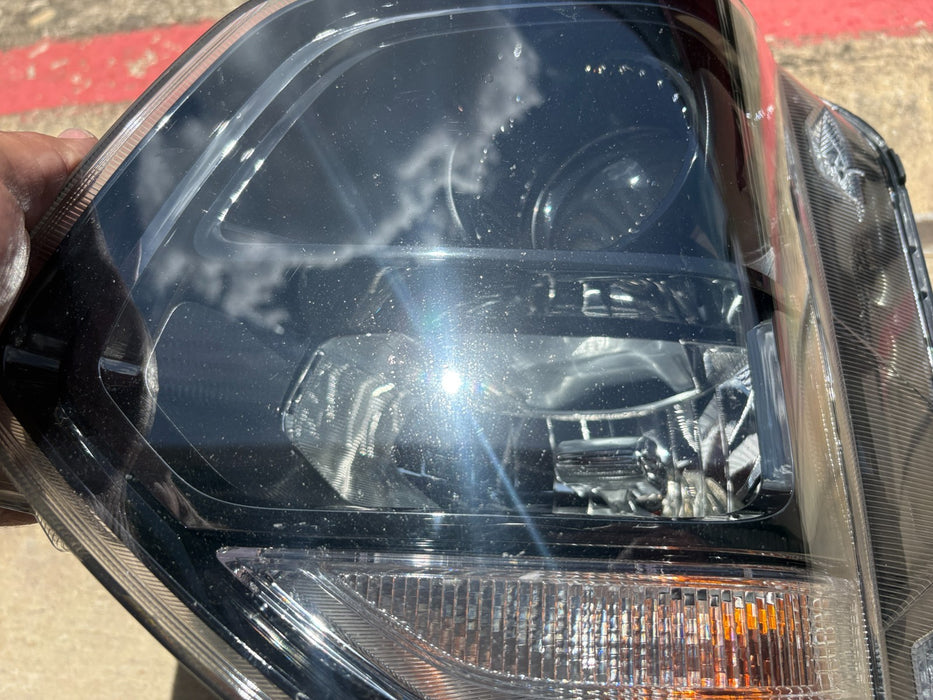2019 - 2020 Hyundai Santa Fe Halogen Driver Left Side Headlight OEM