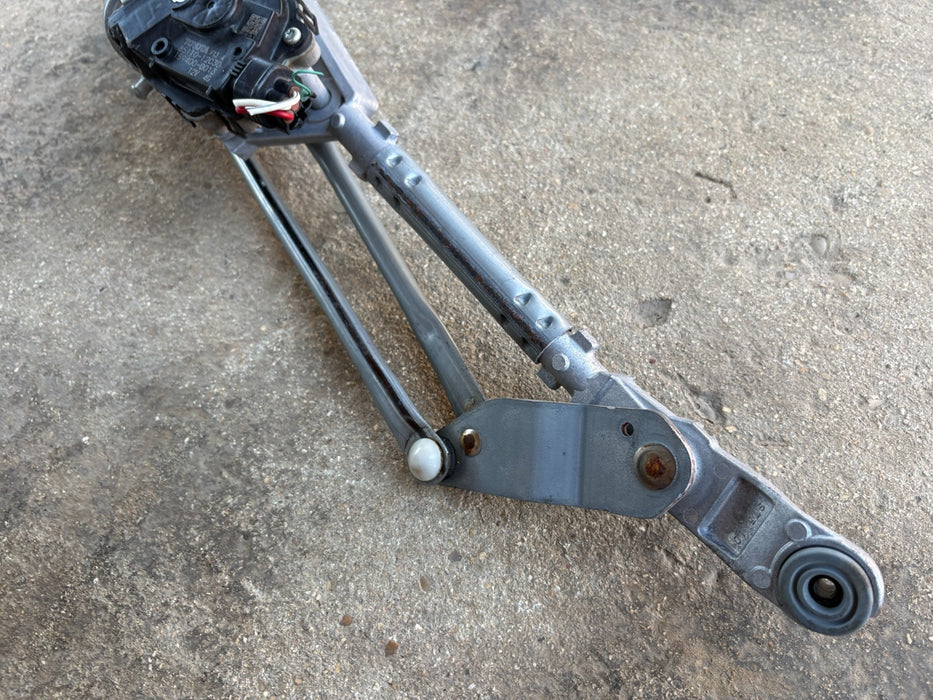 2020 - 2023 TOYOTA COROLLA WINDSHIELD WIPER TRANSMISSION LINKAGE & MOTOR OEM