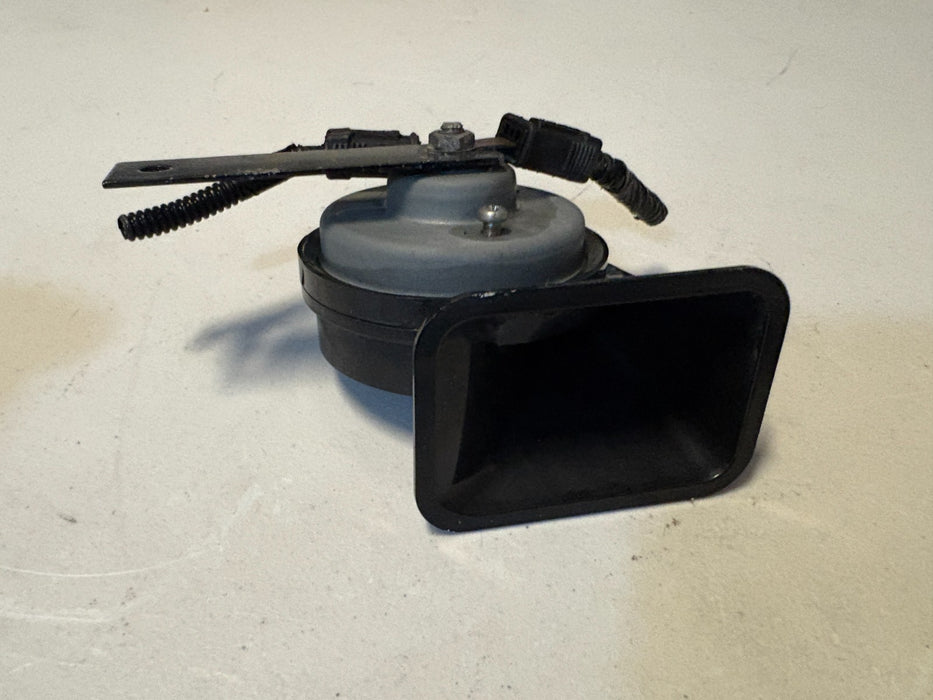 2014 - 2015 INFINITI Q50 HIGH PITCH NOTE TONE SIGNAL HORN OEM