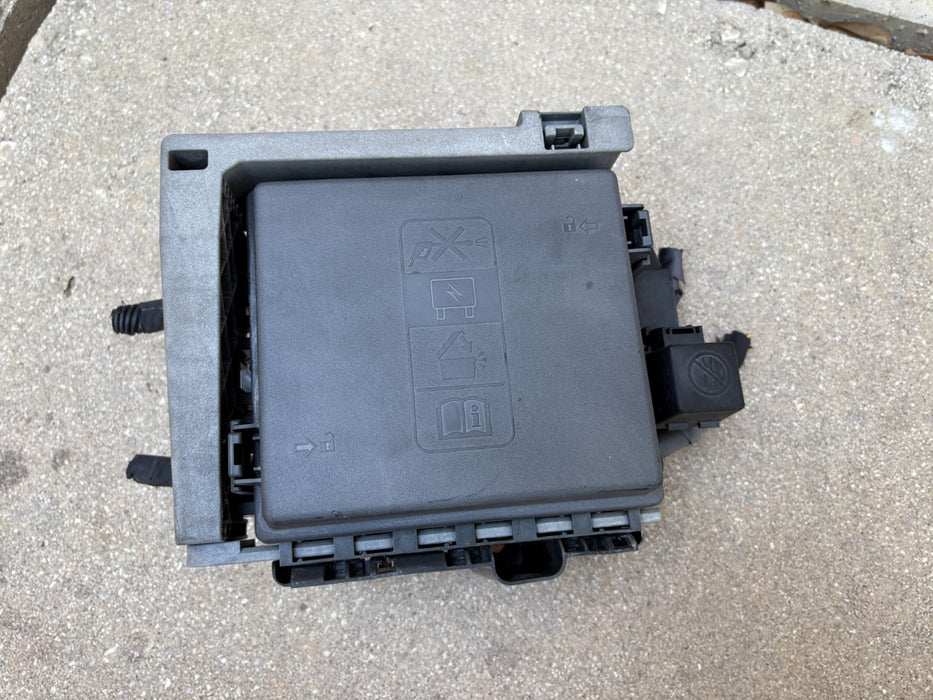2017-2020 GMC ACADIA ENGINE FUSE BOX RELAY JUNCTION BLOCK CONTROL MODULE OEM