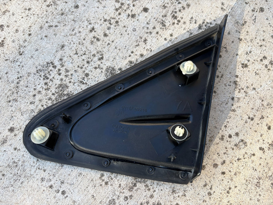 2019-2025 TOYOTA COROLLA FRONT RIGHT SIDE FENDER CORNER TRIM OEM 60117-02210
