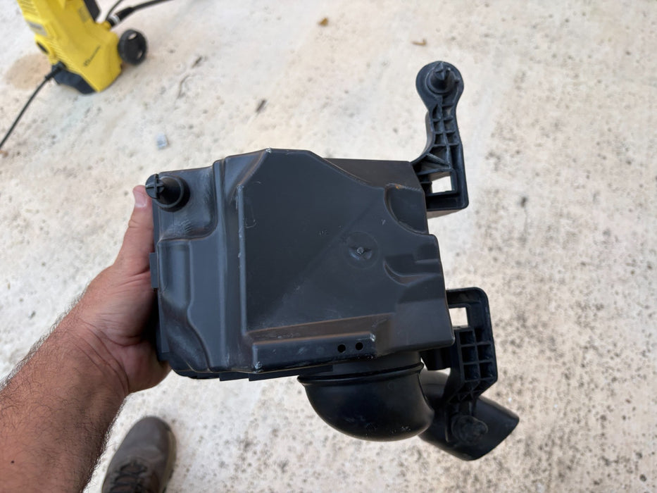 2013-2016 Ford Escape 2.5L Air Cleaner Air Intake Box Assembly OEM