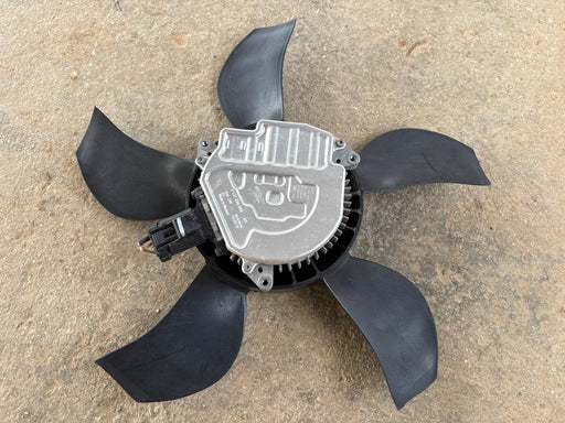 2015-2020 CADILLAC ESCALADE ESV 6.2L Radiator Cooling Fan Blade w/ Motor OEM