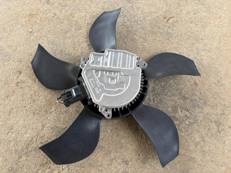 2015-2020 CADILLAC ESCALADE ESV 6.2L Radiator Cooling Fan Blade w/ Motor OEM